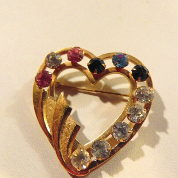 VINTAGE CATAMORE 12K GF FAMILY HEART PIN - Picture 3 of 4